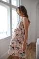 Elegancka sukienka ciążowa i do karmienia Mama MiA! pudrowy róż w kwiaty