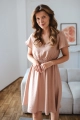 Delikatna letnia beżowa sukienka Lovely Dress z lekko marszczonym materiałem - kreszowana ciążowa i do karmienia piersią na codzień i na uroczystości