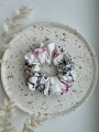 Gumka do włosów scrunchie biała w kwiat wiśni