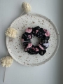 Gumka do włosów scrunchie czarna w kwiaty