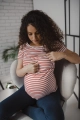 Bluzka ciążowa i do karmienia Milk Shirt krótki rękaw w biało-czerwone paski