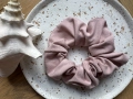 pudrowy róż gumka do włosow scrunchie