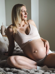 Nieprzemakalny biustonosz do karmienia Mombri Mileo beżowy