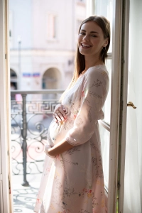 Sukienka ciążowa do karmienia Lovely Dress Midi rękaw 3/4 kolorowe gałązki